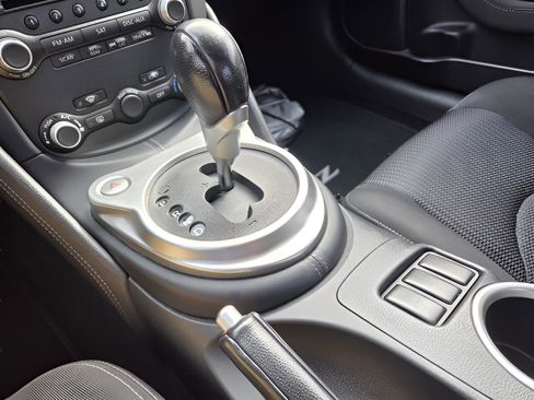 Used 2016 Nissan 370Z w/ Sport Package image 17