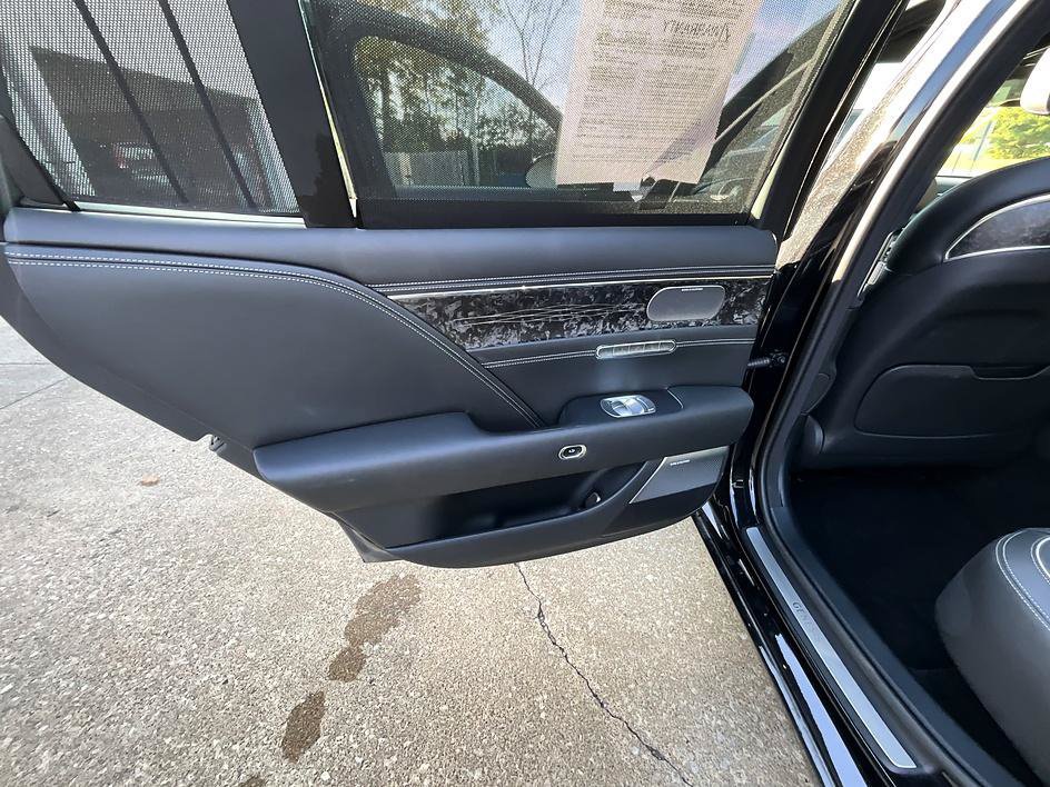 Used 2023 Genesis G90 3.5T AWD/4WD image 31