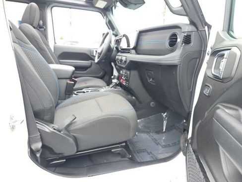 Used 2025 Jeep Wrangler Unlimited Rubicon 4xe w/ Safety Group AWD/4WD image 45