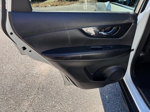 Used 2019 Nissan Rogue SL w/ Premium Package image 41