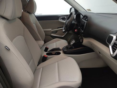Used 2025 Kia Soul LX image 21