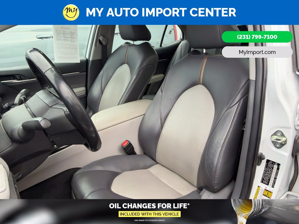 Used 2020 Toyota Camry XLE w/ Sunroof Package FWD image 11