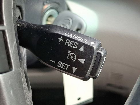 Used 2011 Toyota Highlander 4WD image 25
