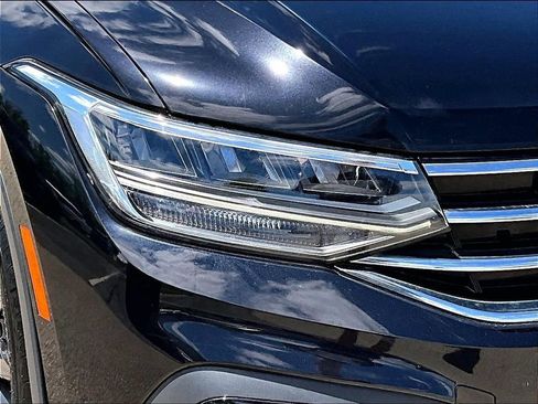 Used 2023 Volkswagen Tiguan SE AWD/4WD image 34