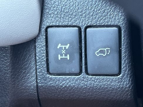 Used 2016 Toyota RAV4 XLE AWD/4WD image 12