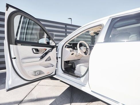 Used 2025 Mercedes-Benz Maybach S 680 4MATIC image 32