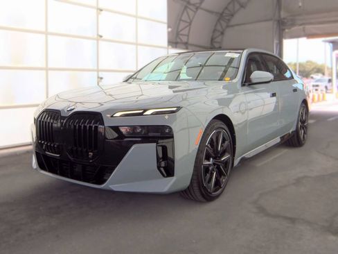 Used 2023 BMW 740i RWD image 3