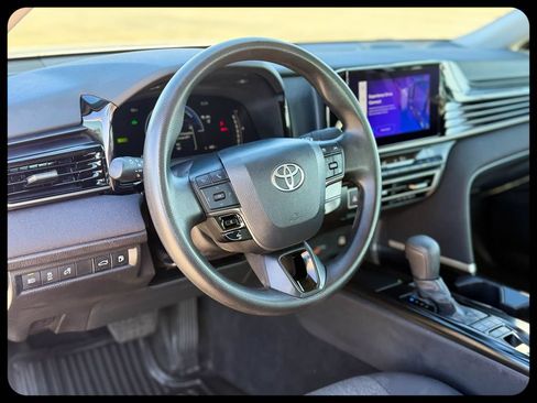 Used 2025 Toyota Camry LE FWD image 13