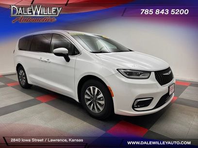 Used 2023 Chrysler Pacifica Touring-L
