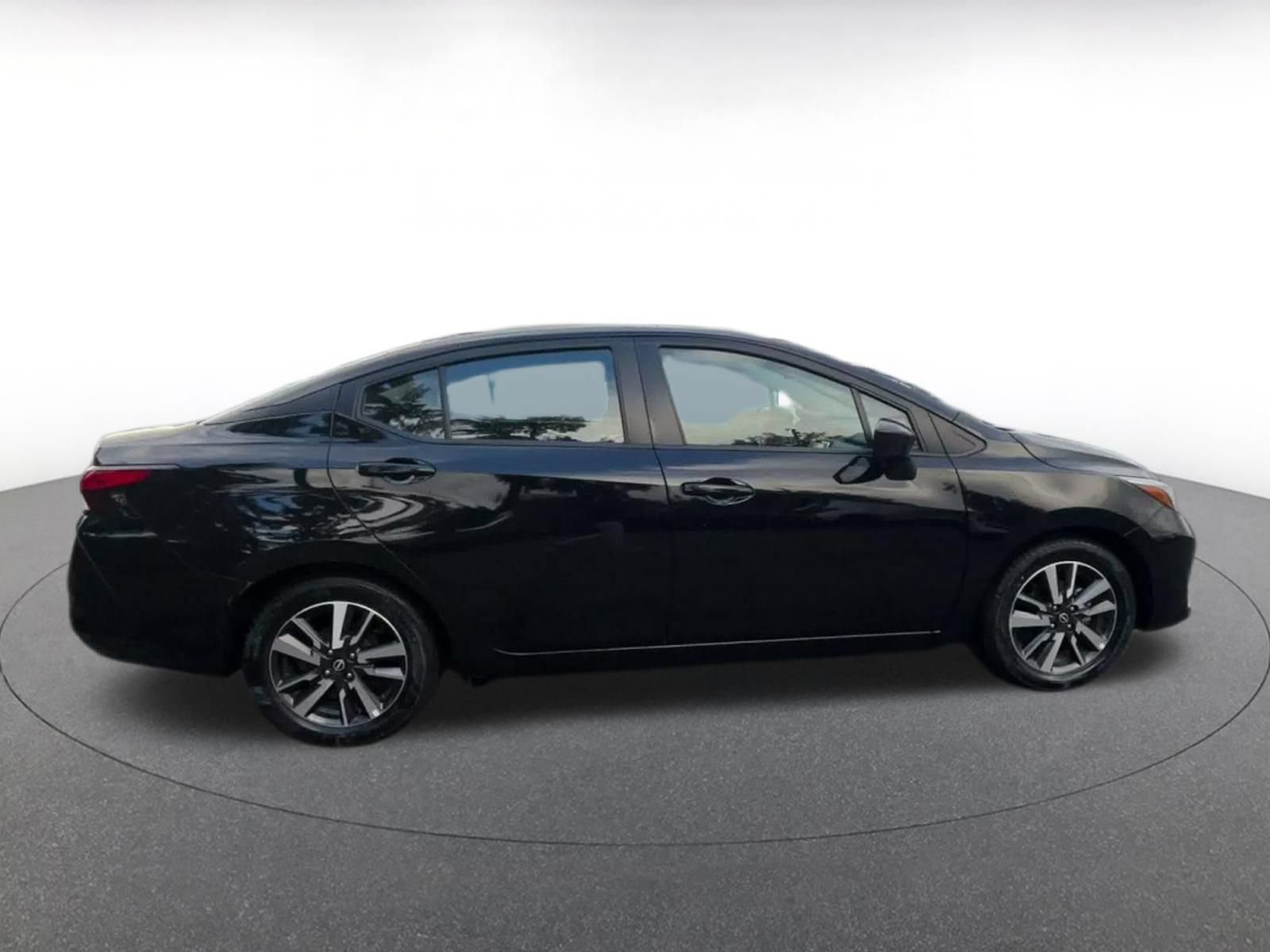 Used 2025 Nissan Versa SV FWD image 15
