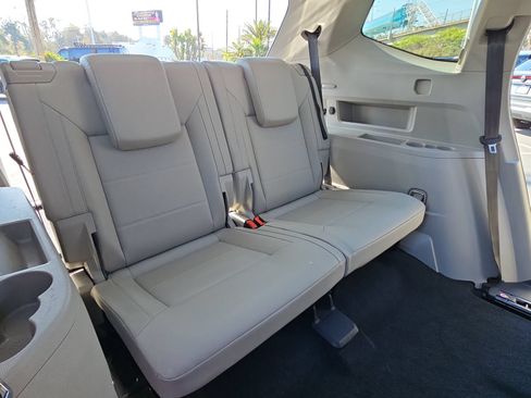 Used 2023 Volkswagen Atlas SE w/ Panoramic Sunroof Package FWD image 12