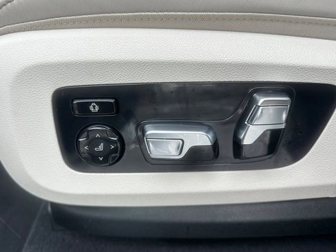 Certified 2025 BMW X7 M60i w/ Climate Comfort Package image 14