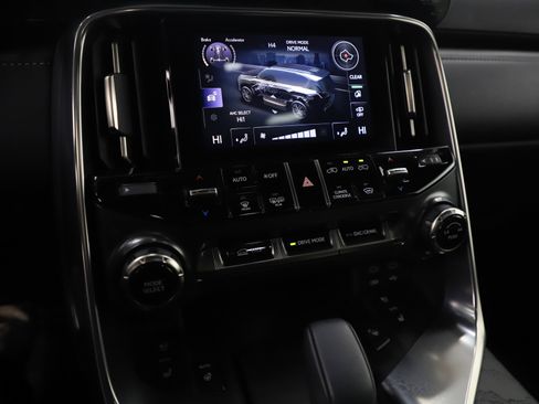 Used 2025 Lexus LX 700h Overtrail AWD/4WD image 25