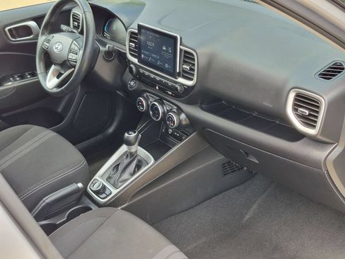Used 2025 Hyundai Venue SEL FWD image 30