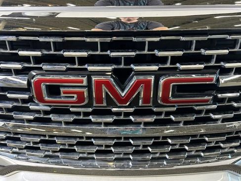 Used 2022 GMC Acadia Denali AWD/4WD image 9