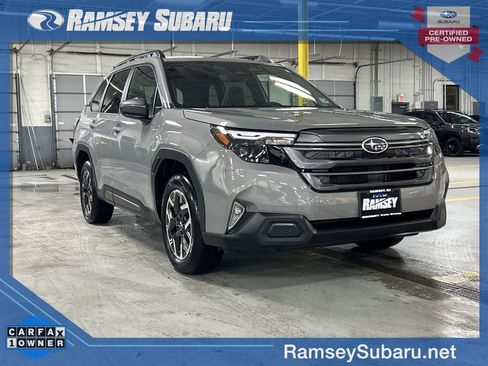 Used 2025 Subaru Forester Premium image 1