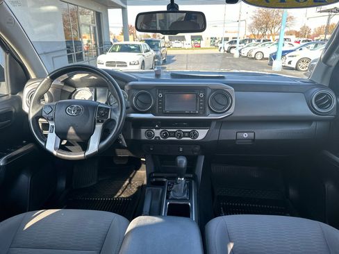 Used 2017 Toyota Tacoma SR5 image 21