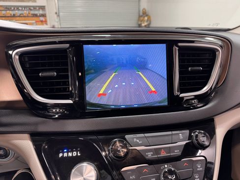 Used 2017 Chrysler Pacifica Touring-L Plus image 22