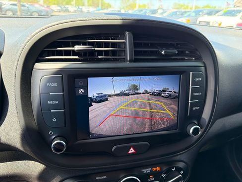 Used 2023 Kia Soul LX w/ LX Technology Package FWD image 26