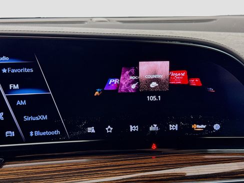Used 2021 Cadillac Escalade Premium Luxury RWD image 17