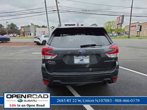 Used 2020 Subaru Forester Premium AWD/4WD image 6
