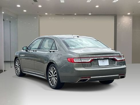 Used 2017 Lincoln Continental Select w/ Climate Package AWD/4WD image 3