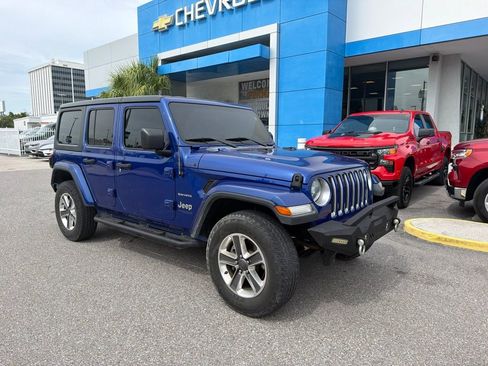 Used 2018 Jeep Wrangler Unlimited Sahara AWD/4WD image 3