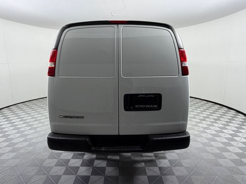 Used 2017 Chevrolet Express 3500 Extended RWD image 6