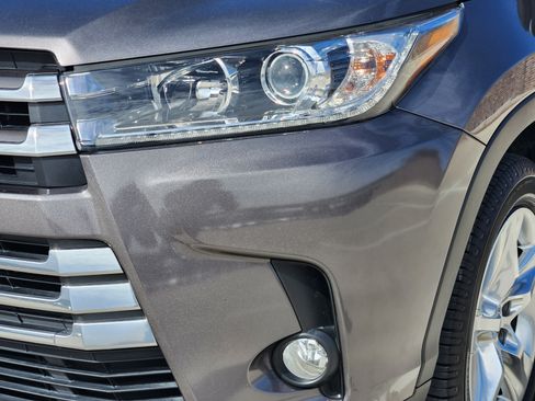 Used 2018 Toyota Highlander Limited image 9