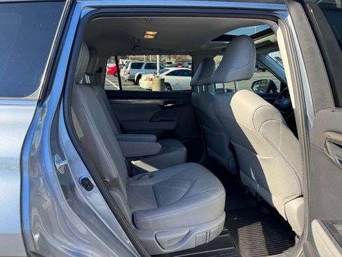 Certified 2021 Toyota Highlander Limited image 12