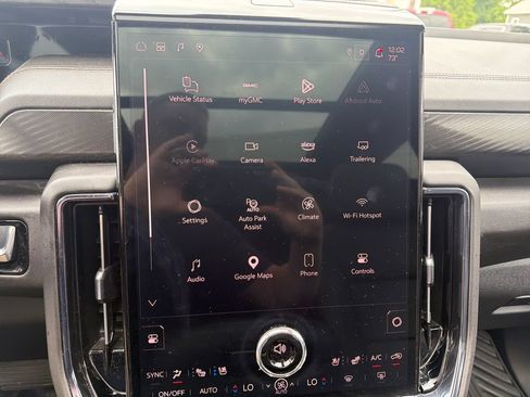 Used 2025 GMC Yukon XL AT4 AWD/4WD image 19