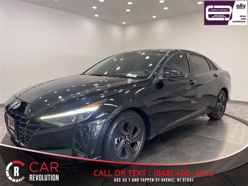 Used 2022 Hyundai Elantra SEL w/ Convenience Package FWD image 3