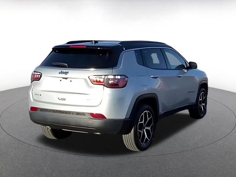 Used 2025 Jeep Compass Limited image 9