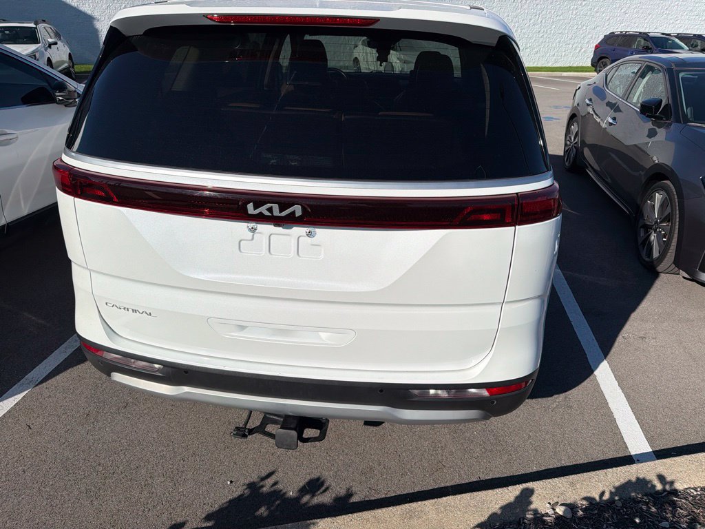 Used 2023 Kia Carnival LX FWD image 13