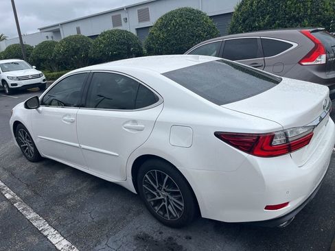 Used 2018 Lexus ES 350 w/ Luxury Package w/Wood Trim image 11