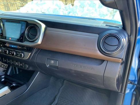 Used 2017 Toyota Tacoma Limited w/ Tow Package image 17