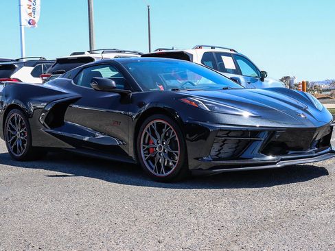 Used 2023 Chevrolet Corvette Stingray Premium Conv w/ Z51 Performance Package RWD image 3