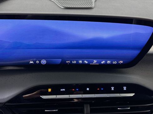 Used 2025 Buick Enclave Avenir w/ Super Cruise Package AWD/4WD image 12