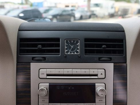 Used 2007 Lincoln Navigator Luxury Sport Utility 4D image 35