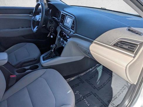 Used 2020 Hyundai Elantra SE image 19