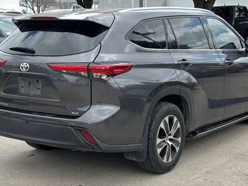 Used 2020 Toyota Highlander XLE FWD image 7