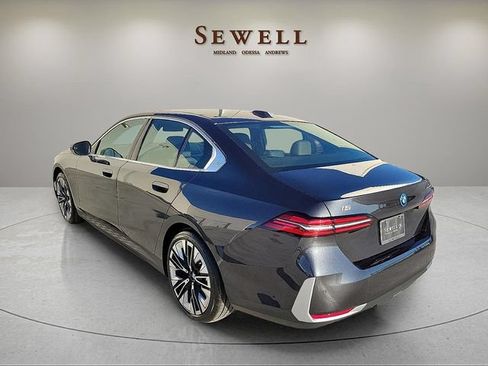 Certified 2026 BMW i5 eDrive40 RWD image 3