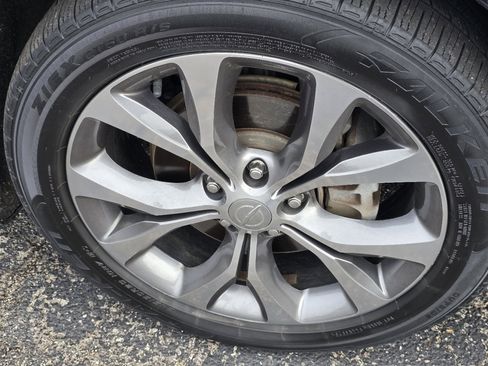 Used 2020 Chrysler Pacifica Limited w/ Tire & Wheel Group image 9