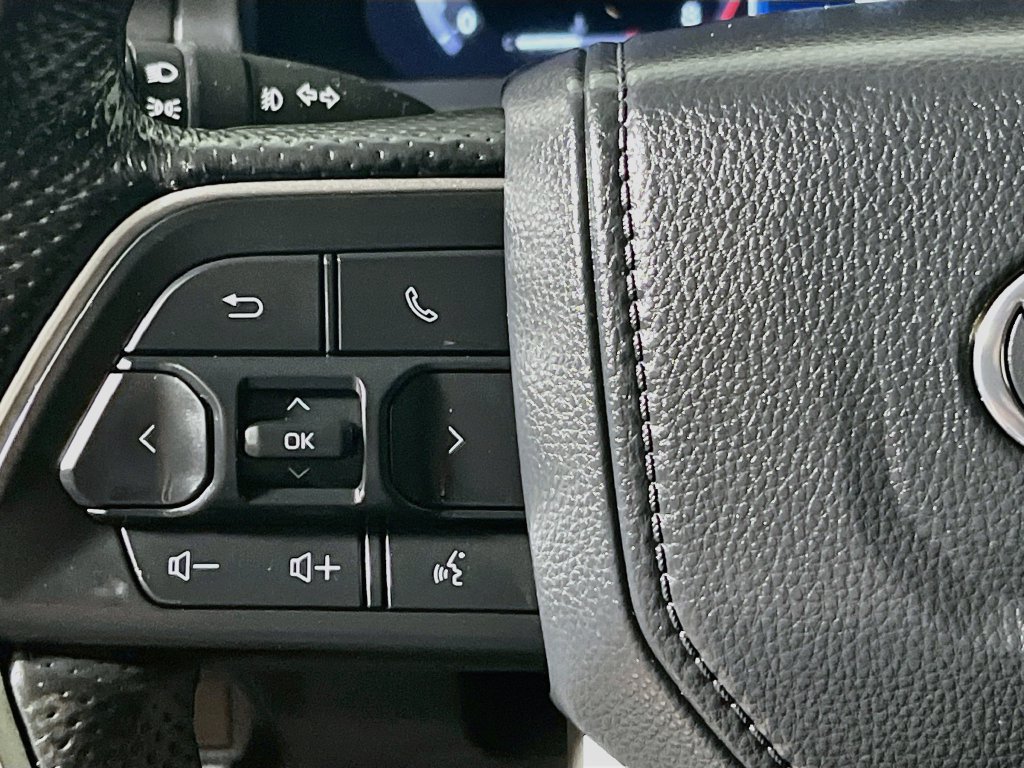 Used 2024 Toyota Tacoma TRD Sport w/ TRD Sport Upgrade Package RWD image 17