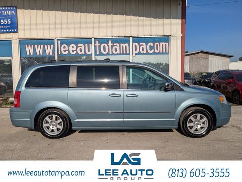 Used 2010 Chrysler Town & Country Touring FWD image 3