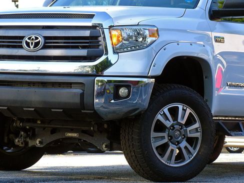 Used 2014 Toyota Tundra SR5 w/ SR5 Upgrade Package AWD/4WD image 5