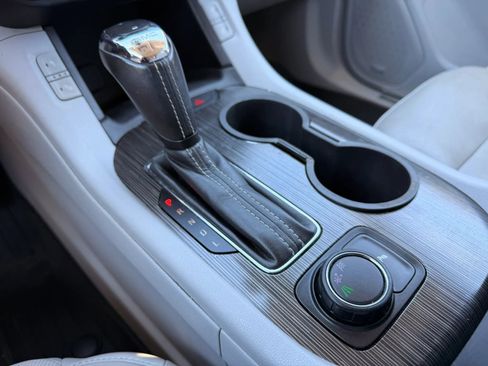 Used 2019 GMC Acadia SLT FWD image 21
