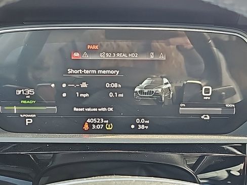 Used 2022 Audi e-tron Premium w/ Convenience Plus Package image 17