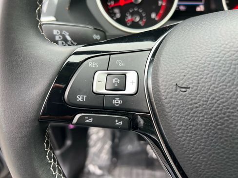 Used 2021 Volkswagen Tiguan SE image 16