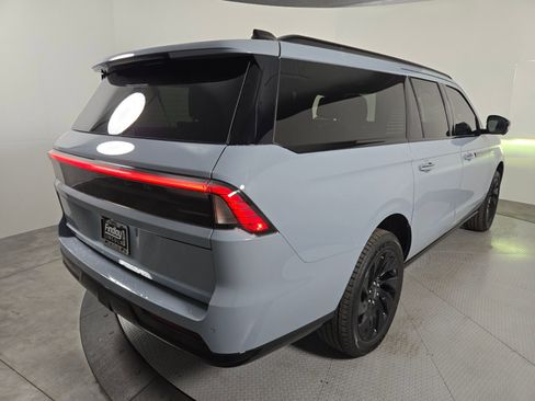 New 2026 Lincoln Navigator L Reserve w/ Jet Appearance Package image 4
